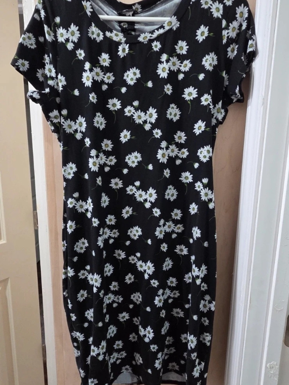 Women’s Black Daisy-Print Midi Dress